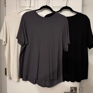 Universal Standard Crew Neck Tee Bundle – Size M (18) – Grey, White, Black